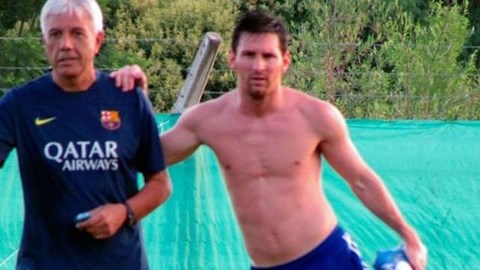 Messi cởi trần tập luyện
