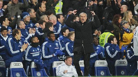 HLV Jose Mourinho đã để lại dấu ấn đậm nét trong chiến thắng trước Liverpool