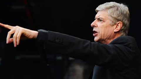 HLV Wenger đang dần trở thành người thực dụng