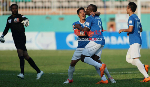 Những khoảnh khắc ấn tượng vòng 4 V-League 2014