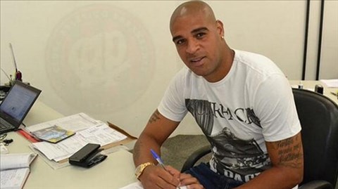 Adriano sẽ đá cho Paranaense sau 2 năm không chơi bóng