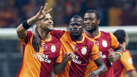 Melo (trái) đang chơi rất tốt ở vị trí tiền vệ phòng ngự của Galatasaray