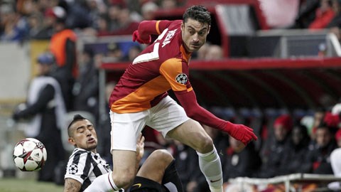 Galatasaray (trên) xuất sắc đánh bại Juventus để vượt qua vòng bảng Champions League mùa này