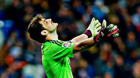Casillas chỉ chịu thủng lưới sau quả vô-lê tuyệt đẹp của Huntelaar