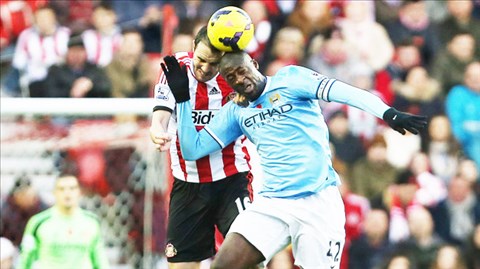 Man City (phải) hiện được đánh giá cao hơn hẳn Sunderland