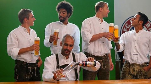 HLV Guardiola chỉ muốn uống chứ không chịu tắm bia như Ribery