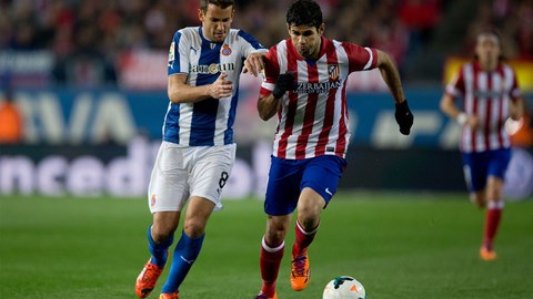 Chelsea đang thể hiện sự quan tâm rất lớn đến Diego Costa (phải)