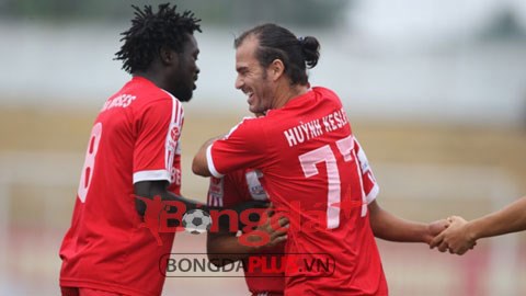 Bình Dương vươn lên ngôi đầu bảng V-League - Ảnh: Đức Cường
