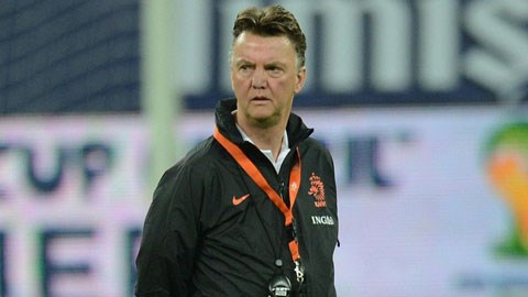 Không chỉ giống về ngoại hình, HLV Van Gaal cũng có máu nghệ sỹ và có cá tính đặc biệt hệt như “ông hoàng nhạc Việt” Đàm Vĩnh Hưng