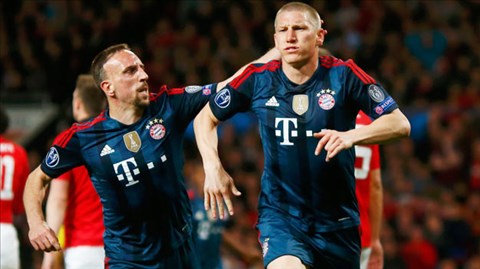 Chấn thương của Ribery (trái) và Schweinsteiger hồi phục rất chậm