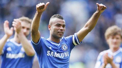 Real sẵn sàng trả Ashley Cole 10 triệu euro cho bản hợp đồng 2 năm