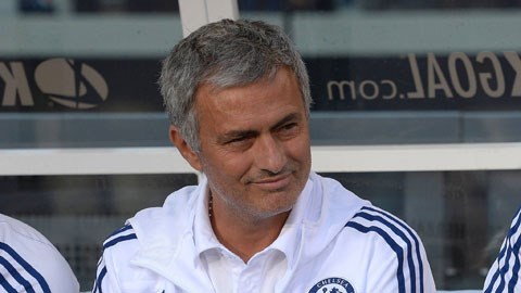 HLV Mourinho khuyên các cầu thủ nên thi đấu trung thực để giúp đỡ trọng tài