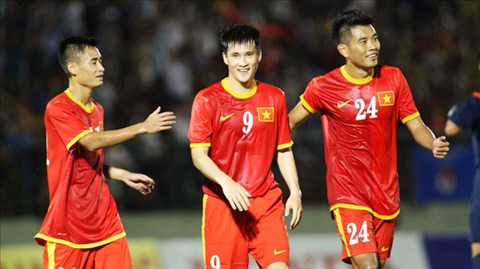 Công Vinh (9) đã có một hat-trick và một đường kiến tạo ở trận này