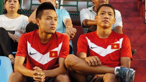 Hai cầu thủ Huy Toàn và Anh Đức (phải) vẫn chưa thể thi đấu ở vòng 20 V-League - Ảnh: Đỗ Tuấn