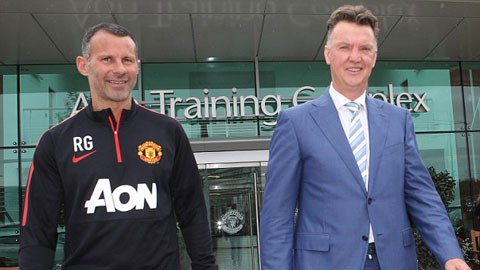 HLV Van Gaal (trái) và trợ lý HLV Ryan Giggs