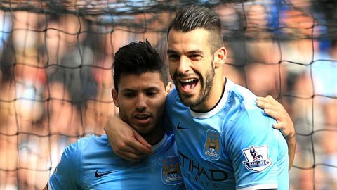 Negredo (phải) vẫn cần thiết khi Aguero gặp vấn đề về thể lực