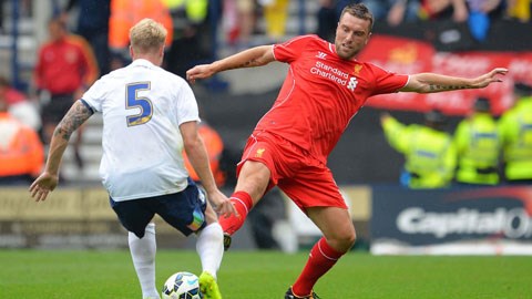 Tân binh Rickie Lambert (phải) có màn ra mắt không thuyết phục trong màu áo Liverpool
