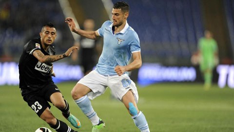 Lazio hiện hét giá Candreva (phải) tới 35 triệu euro