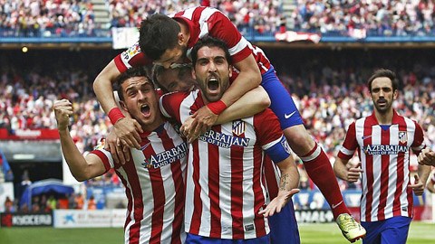 Raul Garcia (chính giữa) ăn mừng bàn thắng với các đồng đội