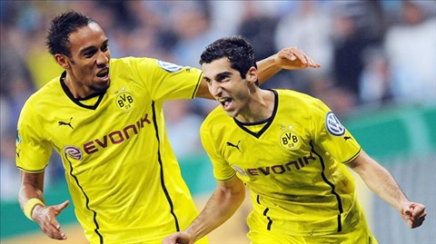 Phong độ thăng hoa của Mkhitaryan (trước) và Aubameyang đang kéo Dortmund tới những chiến thắng