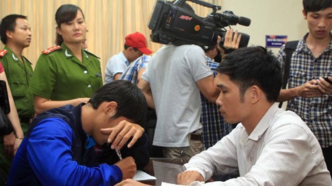 Cầu thủ Đinh Kiên Trung viết tường trình tại C45 Bộ Công An