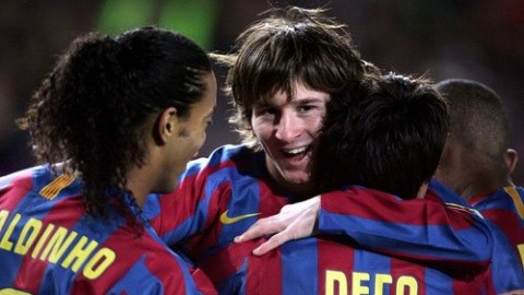 Messi, Ronaldinho và Deco từng chơi bóng cùng nhau từ 2004 đến 2008