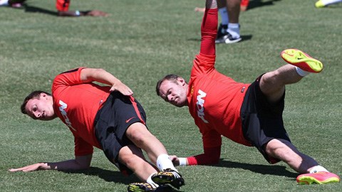Rooney hăng hái tập luyện cùng các đồng đội 