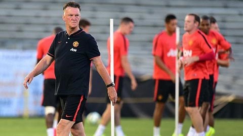 Van Gaal trong buổi tập trước trận giao hữu với LA Galaxy