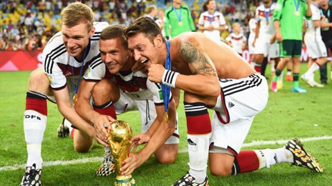 Mertesacker - Podolski - Oezil vẫn đang được nghỉ ngơi sau World Cup 2014