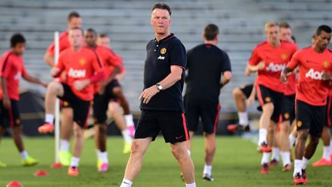Một buổi tập của HLV Louis van Gaal cùng các học trò