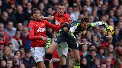 Hàng thủ M.U đang làm đau đầu Van Gaal