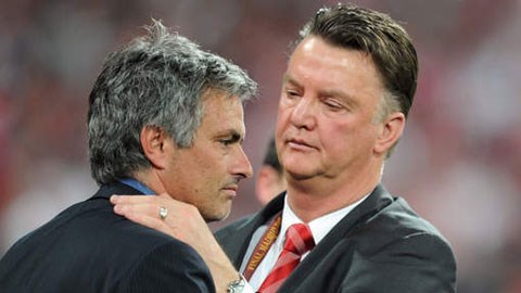 HLV Mourinho từng có thời gian làm việc với van Gaal ở Barca