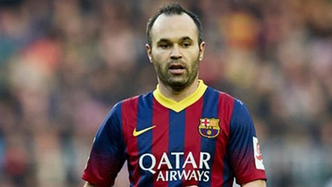 Iniesta có thể được đẩy lên đá như một tiền đạo