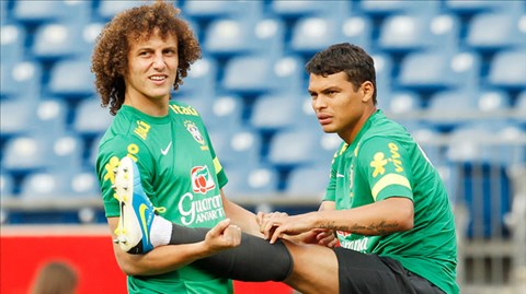 HLV Laurent Blanc (ảnh dưới) khẳng định ông vẫn tin tưởng vào bộ đôi trung vệ người Brazil, David Luiz - Thiago Silva
