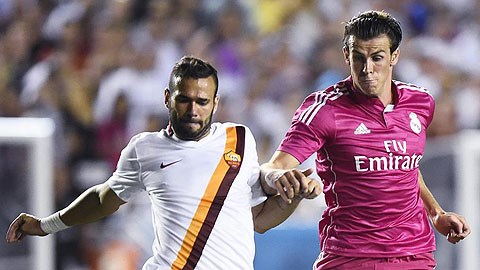 Gareth Bale (giữa) và các đồng đội mất tập trung trong 2 trận giao hữu