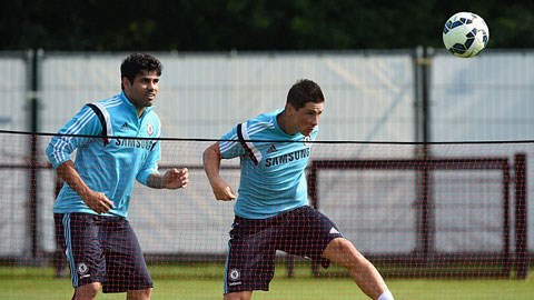 Costa (trái) và Torres