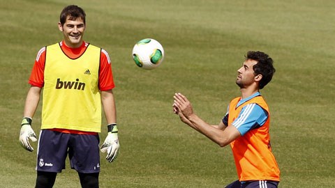 Casillas (trái) và Arbeloa