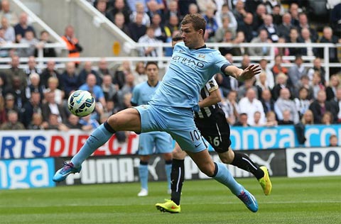 Edin Dzeko: Từ người thừa thành niềm hy vọng Edin Dzeko: Từ người thừa thành niềm hy vọng