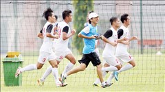 Buổi tập đầu tiên của ĐT Việt Nam: Đôi chân có khỏe, cái đầu mới hay! Buổi tập đầu tiên của ĐT Việt Nam: Đôi chân có khỏe, cái đầu mới hay!