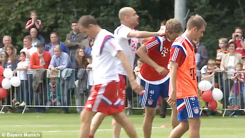 Guardiola thiết quân luật Hùm xám Guardiola thiết quân luật Hùm xám
