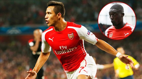 Arsenal hiện chỉ còn 2 tiền đạo là Alexis Sanchez và Yaya Sanogo (ảnh nhỏ)
