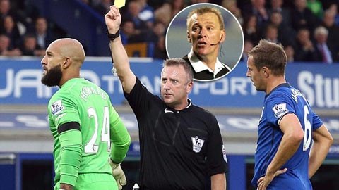 Poll rất thất vọng với cách điều hành của trọng tài Jon Moss và trợ lý Ganfield