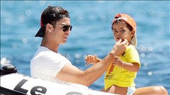 CR7 lần đầu hé lộ về mẹ của con trai CR7 lần đầu hé lộ về mẹ của con trai