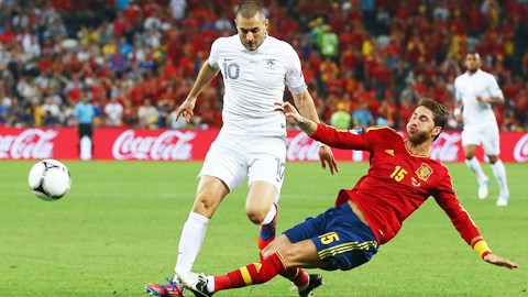 Ramos (phải) và đồng đội sẽ có một trận đấu khó khăn trong buổi giao thời