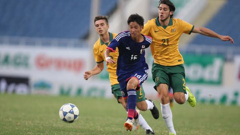 U19 Nhật Bản (xanh) và U19 Australia đã cống hiến 1 trận hấp dẫn và kịch tính - Ảnh: Minh Tuấn 