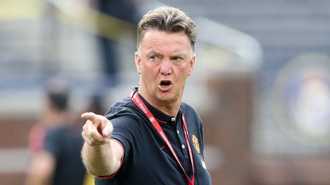 Dù chưa thắng được trận chính thức nào, Van Gaal vẫn đang kiên định cho M.U đá với sơ đồ 3-4-1-2