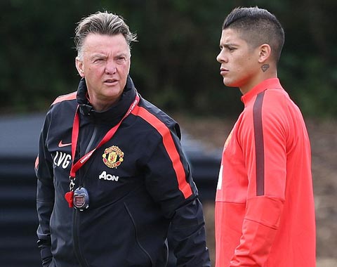 Phil Jones tin Van Gaal sẽ thành công với sơ đồ 3-5-2 Phil Jones tin Van Gaal sẽ thành công với sơ đồ 3-5-2