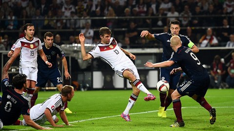 Mueller lập cú đúp giúp Đức thắng Scotland 2-1