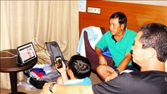 Đội Olympic Việt Nam cổ vũ đàn em U19 qua… Ipad Đội Olympic Việt Nam cổ vũ đàn em U19 qua… Ipad