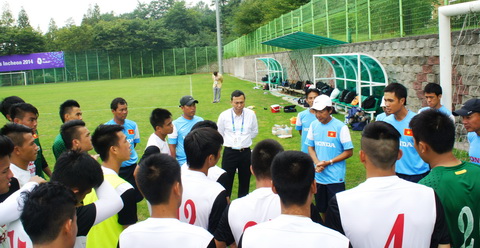 Phó chủ tịch VFF Trần Quốc Tuấn thăm đội tuyển Olympic Việt Nam Phó chủ tịch VFF Trần Quốc Tuấn thăm đội tuyển Olympic Việt Nam